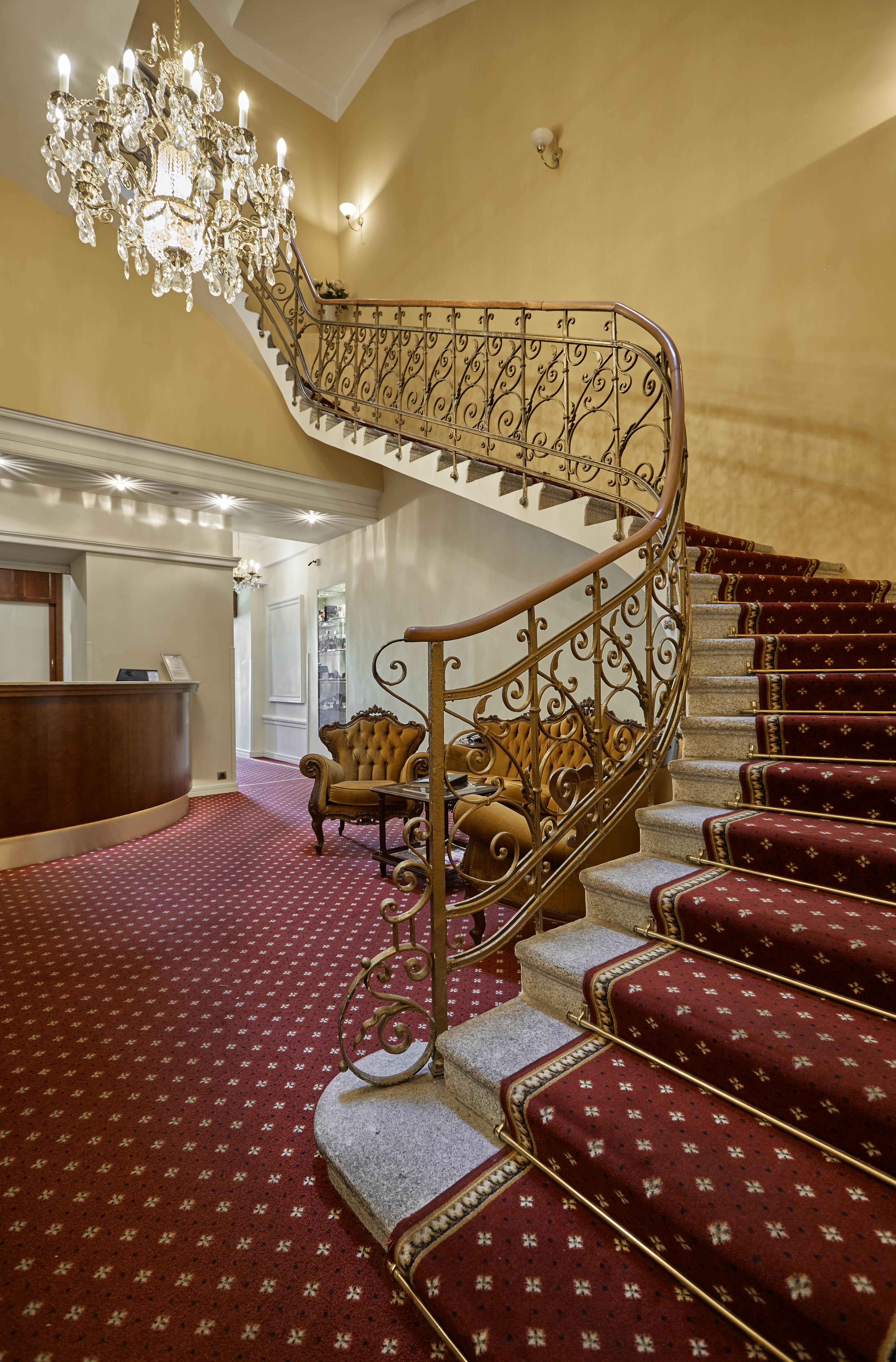 Romance Hotel