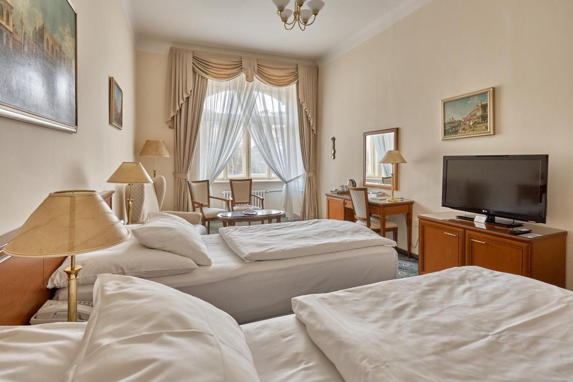 Romance Hotel